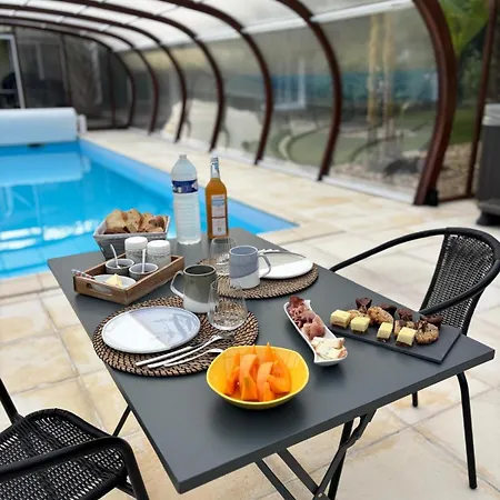 Un Petit Bout De Louisiane D'hotes Avec Piscine Et Petit Dejeuner Alojamento de Acomodação e Pequeno-almoço Chantonnay